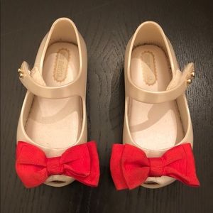 Mini Melissa - Creme with Red Bow